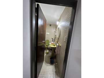 VENDO DEPARTAMENTO TRES DORMITORIOS DOS BAÑOS EN EL CENTRO