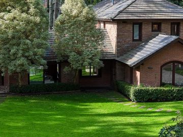 A5 | En CARILÓ! OPORTUNIDAD!! - Casa Laurel con piscina climatizada y cubierta