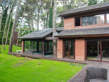 A5 | En CARILÓ! OPORTUNIDAD!! - Casa Laurel con piscina climatizada y cubierta