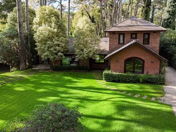 A5 | En CARILÓ! OPORTUNIDAD!! - Casa Laurel con piscina climatizada y cubierta