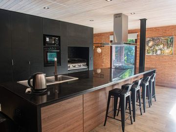 A1  - Casa Laurel 409 - Piscina Climatizada Y Cubierta - Acepta Depto En Parte De Pago En Capital