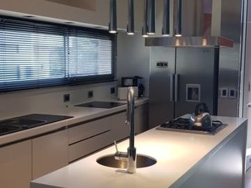 A1 - Casa Wanka, Sobre Segunda Línea. Vista Parcial Al Mar .  Vanguardia En Diseño Y Construcción. Libre De Gastos Vendedor.-