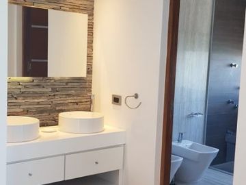 A1 - Casa Wanka, Sobre Segunda Línea. Vista Parcial Al Mar .  Vanguardia En Diseño Y Construcción. Libre De Gastos Vendedor.-