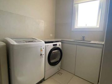 A1 - Casa En Venta En Cariló Sobre Calle Nogal Casi Costanera. Diseño De Vanguardia, Funcional Con Espacios Bien Logrados Y Armonizados...