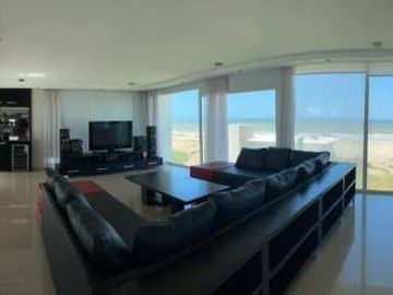 A1 - Casa En Venta En Cariló Sobre Calle Nogal Casi Costanera. Diseño De Vanguardia, Funcional Con Espacios Bien Logrados Y Armonizados...
