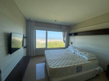 A1 - Casa En Venta En Cariló Sobre Calle Nogal Casi Costanera. Diseño De Vanguardia, Funcional Con Espacios Bien Logrados Y Armonizados...