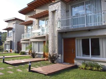 Valeria del Mar | Duplex VS