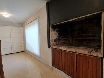 A1 - Casa  Moderna , Suite, Piscina, Quincho.-