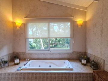A1 - Casa  Moderna , Suite, Piscina, Quincho.-