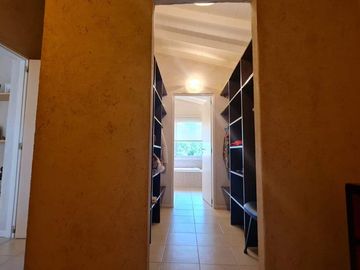 A1 - Casa  Moderna , Suite, Piscina, Quincho.-