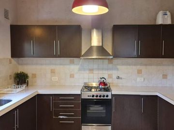 A1 - Casa  Moderna , Suite, Piscina, Quincho.-