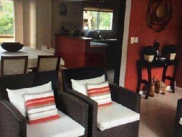 A1 - Casa  Moderna , Suite, Piscina, Quincho.-