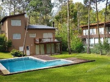 A1 - Casa  Moderna , Suite, Piscina, Quincho.-