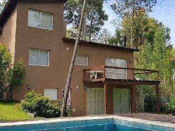 A1 - Casa  Moderna , Suite, Piscina, Quincho.-