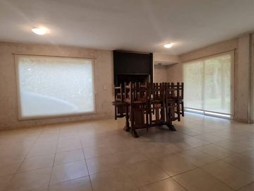 A1 - Casa  Moderna , Suite, Piscina, Quincho.-