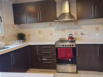 A1 - Casa  Moderna , Suite, Piscina, Quincho.-