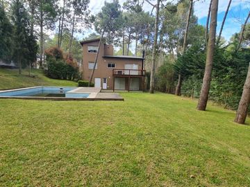 A1 - Casa  Moderna , Suite, Piscina, Quincho.-