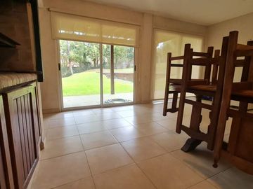 A1 - Casa  Moderna , Suite, Piscina, Quincho.-
