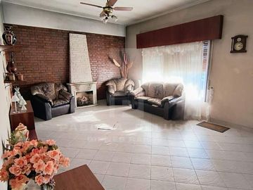 VENTA CASA 4 AMBIENTES. CASTELAR, MORÓN. ZONA OESTE. BUENOS AIRES