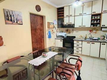 VENTA CASA 4 AMBIENTES. CASTELAR, MORÓN. ZONA OESTE. BUENOS AIRES