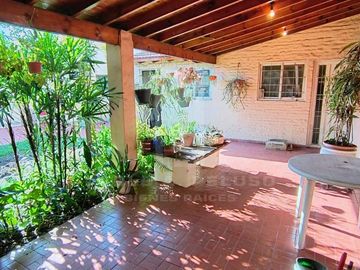 VENTA CASA 4 AMBIENTES. CASTELAR, MORÓN. ZONA OESTE. BUENOS AIRES