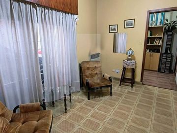 VENTA CASA 4 AMBIENTES. CASTELAR, MORÓN. ZONA OESTE. BUENOS AIRES