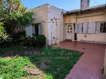 VENTA CASA 4 AMBIENTES. CASTELAR, MORÓN. ZONA OESTE. BUENOS AIRES