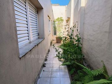 VENTA CASA 4 AMBIENTES. CASTELAR, MORÓN. ZONA OESTE. BUENOS AIRES