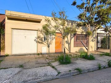 VENTA CASA 4 AMBIENTES. CASTELAR, MORÓN. ZONA OESTE. BUENOS AIRES
