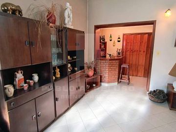VENTA CASA 4 AMBIENTES. CASTELAR, MORÓN. ZONA OESTE. BUENOS AIRES