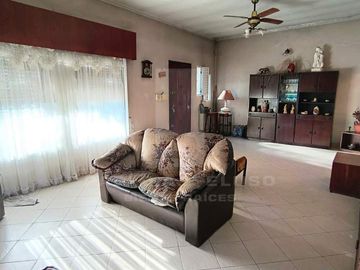 VENTA CASA 4 AMBIENTES. CASTELAR, MORÓN. ZONA OESTE. BUENOS AIRES