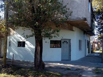 CASA Y 4 DEPARTAMENTOS. LIBERTAD, MERLO. ZONA OESTE. BUENOS AIRES