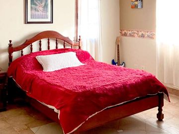 Exquisita Casa en Huaico: Espacios Amplios y Confort.