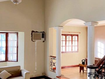 Exquisita Casa en Huaico: Espacios Amplios y Confort.