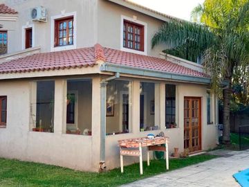 Exquisita Casa en Huaico: Espacios Amplios y Confort.