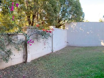 Exquisita Casa en Huaico: Espacios Amplios y Confort.