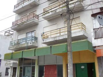 AMPLIA Y CON POSIBILIDAD DE PROYECCIÓN