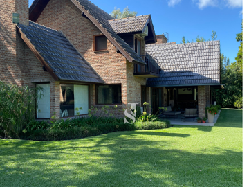 CASA EN VENTA en Country Las Praderas de Lujan