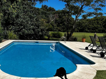 CASA EN VENTA en Country Las Praderas de Lujan