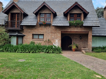 CASA EN VENTA en Country Las Praderas de Lujan