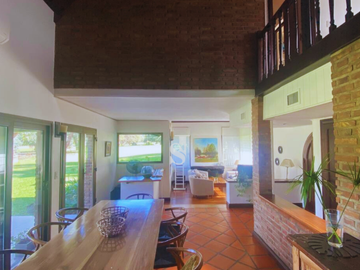 CASA EN VENTA en Country Las Praderas de Lujan