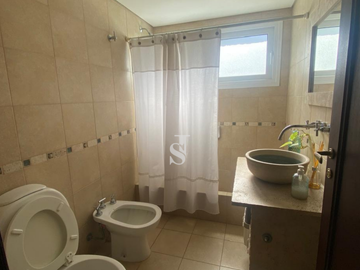 CASA EN VENTA en Country Las Praderas de Lujan