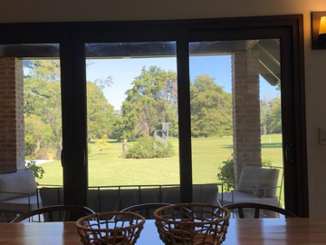 CASA EN VENTA en Country Las Praderas de Lujan