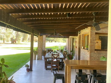 CASA EN VENTA en Country Las Praderas de Lujan
