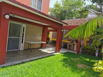 Casa en Residencial La Campiña. Totalmente remodelada.