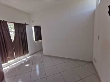 Casa en Residencial La Campiña. Totalmente remodelada.