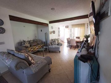 Casa en Residencial La Campiña. Totalmente remodelada.