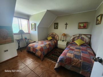 Se Vende 2,7 hectáreas, con Bella Casa y plantación de Palto