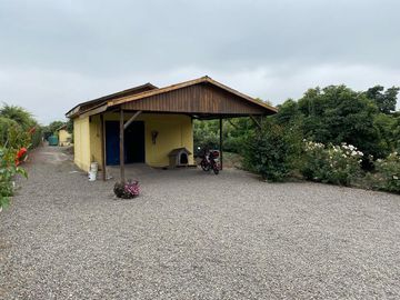 Se Vende 2,7 hectáreas, con Bella Casa y plantación de Palto