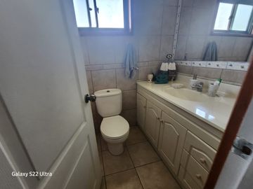Se Vende 2,7 hectáreas, con Bella Casa y plantación de Palto